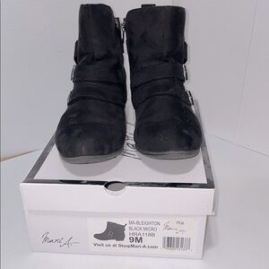 Mari A. Black Faux Suede Zip-Up Ankle Boots Size 9